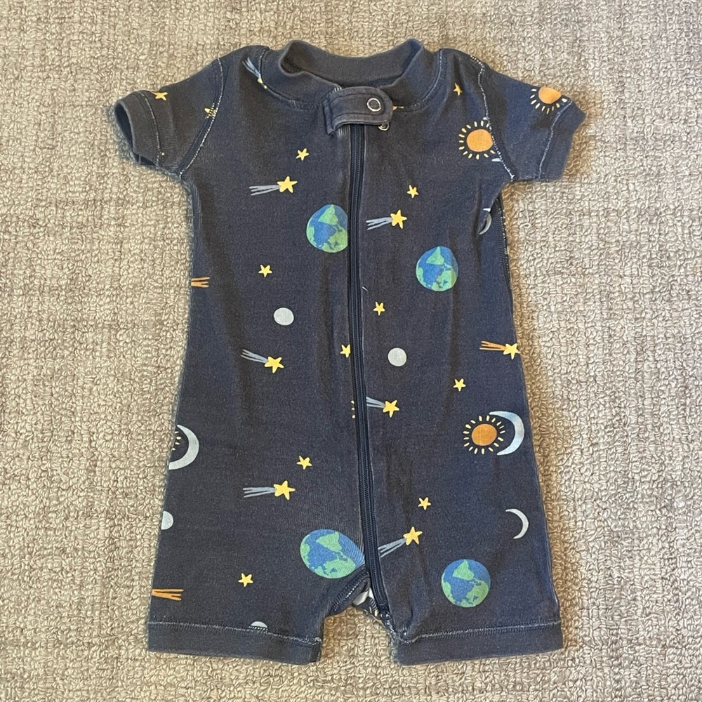 Hanna Andersson ⭐️ Space/Galaxy Motif Shortie Romper 🚀 Size 0-3M